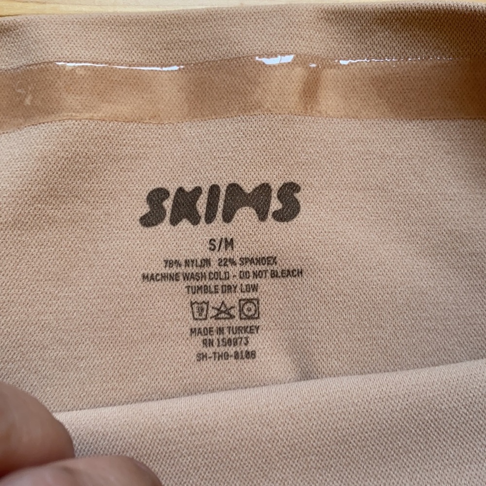 SKIMS CORE CONTROL THONG - Picture 3 of 4